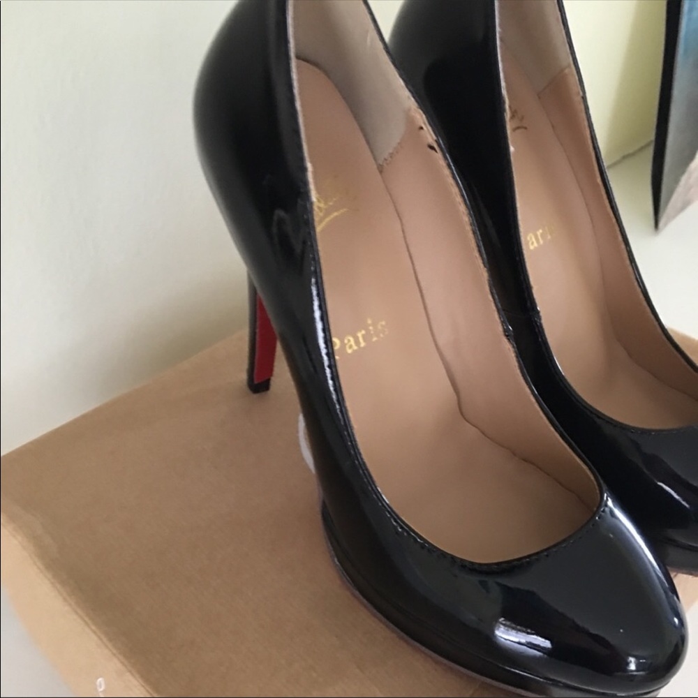 Black patent red sole heels